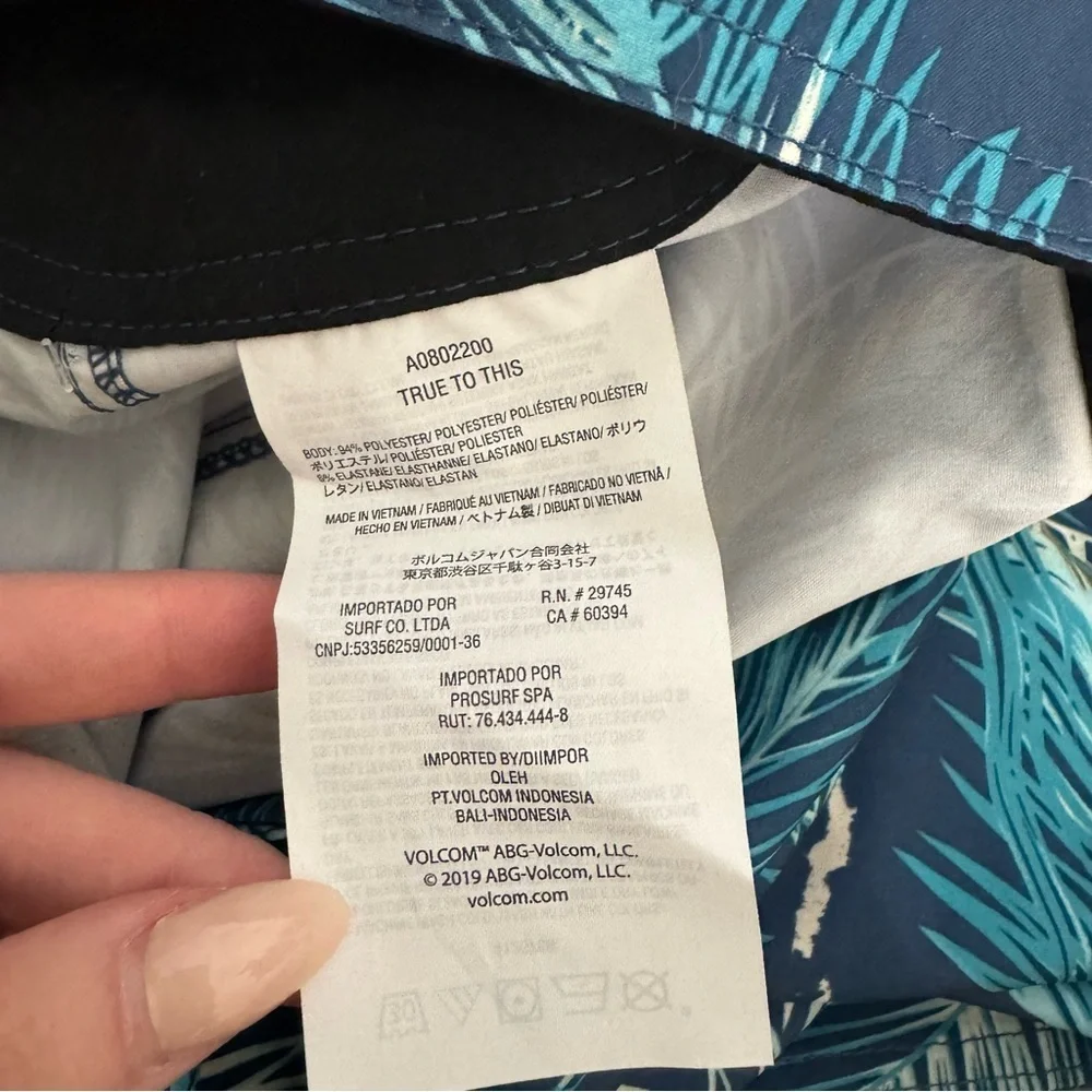 Volcom Blue and Yellow Leaf Pattern Swim Shorts Boardshorts Size 36